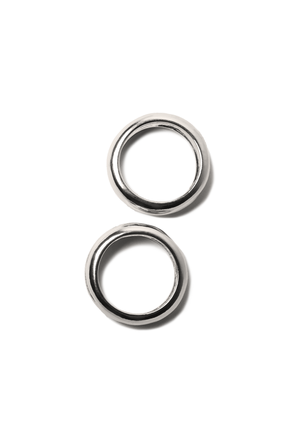 SH & Co. Jewelry 的去背經典銀色雙戒