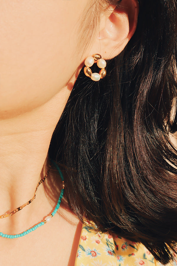 Trendy classic pearl earrings with gold beads for versatile wear.