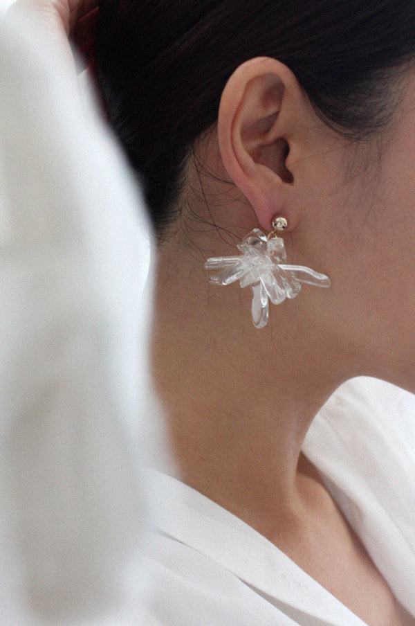 Side profile of quartz flowery earrings