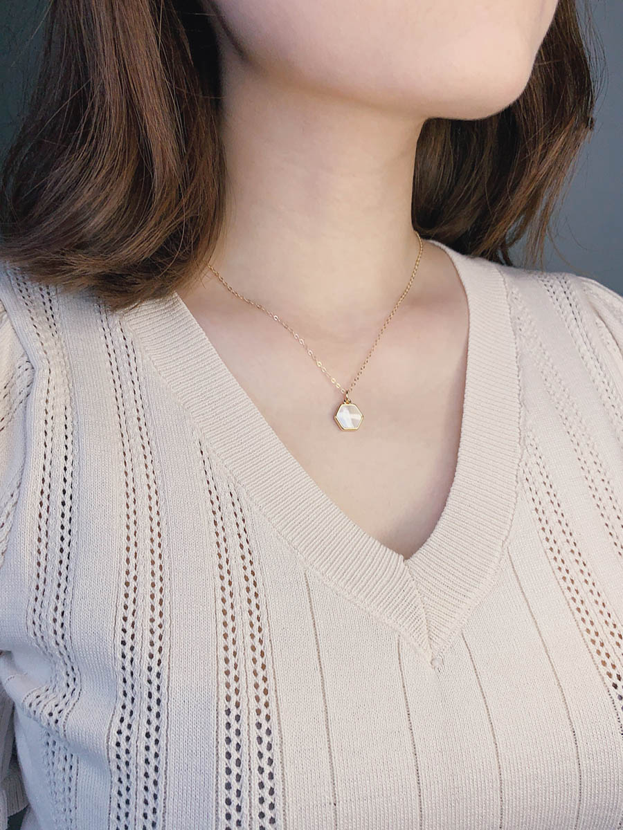Shiny mother of pearl necklace from USA