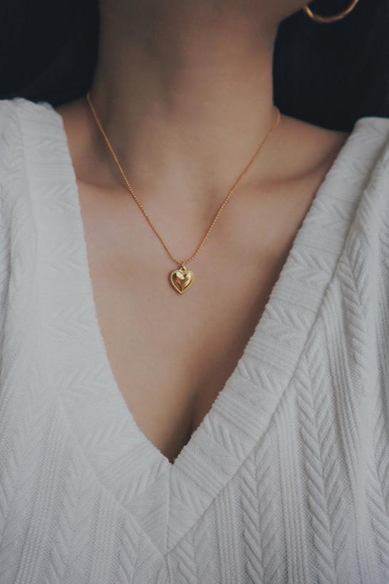 SH & Co. heart beads necklace, featuring gold heart pendants evenly spaced on a fine gold chain, ideal for versatile styling.