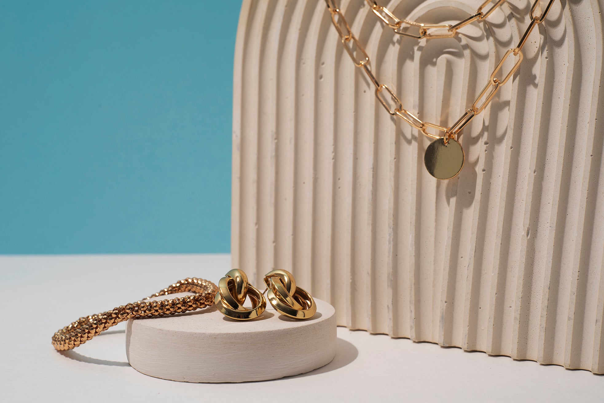 Essential Jewelry Pieces Every Woman Should Add To Collection