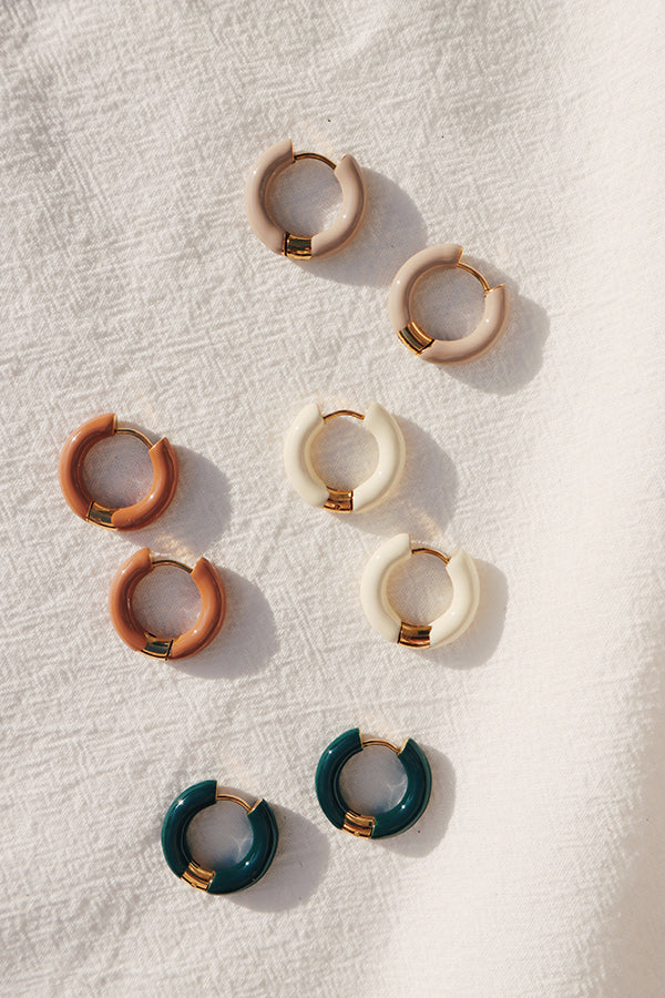 4 elegant colcor hoops for winter woman fashion