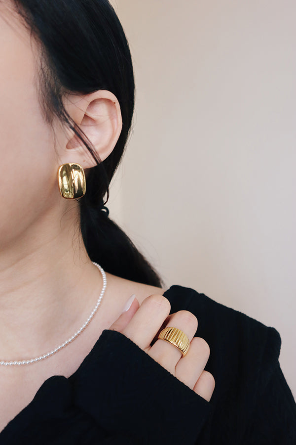 Elegeant woman wearing 18k gold plated hypoallergenic earrings