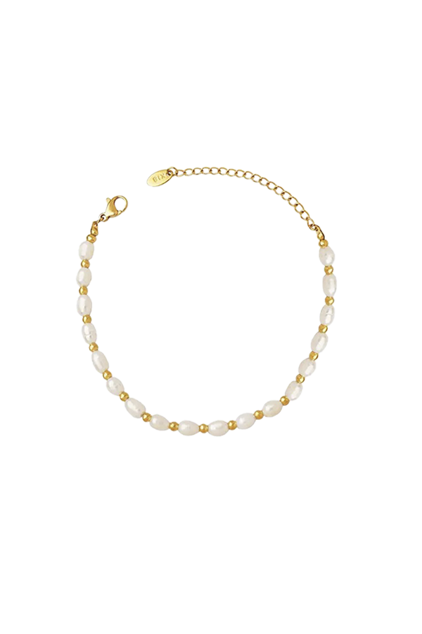 Elegant greta pearl bracelet with gold beads perfect for summer