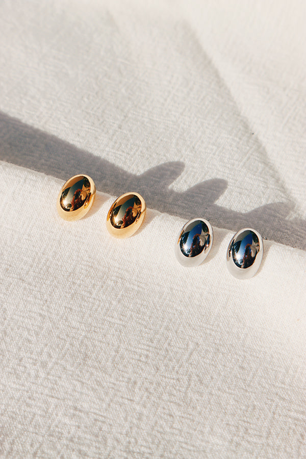 Super simple but cute oval stud earrings in gold and silver 2 colors