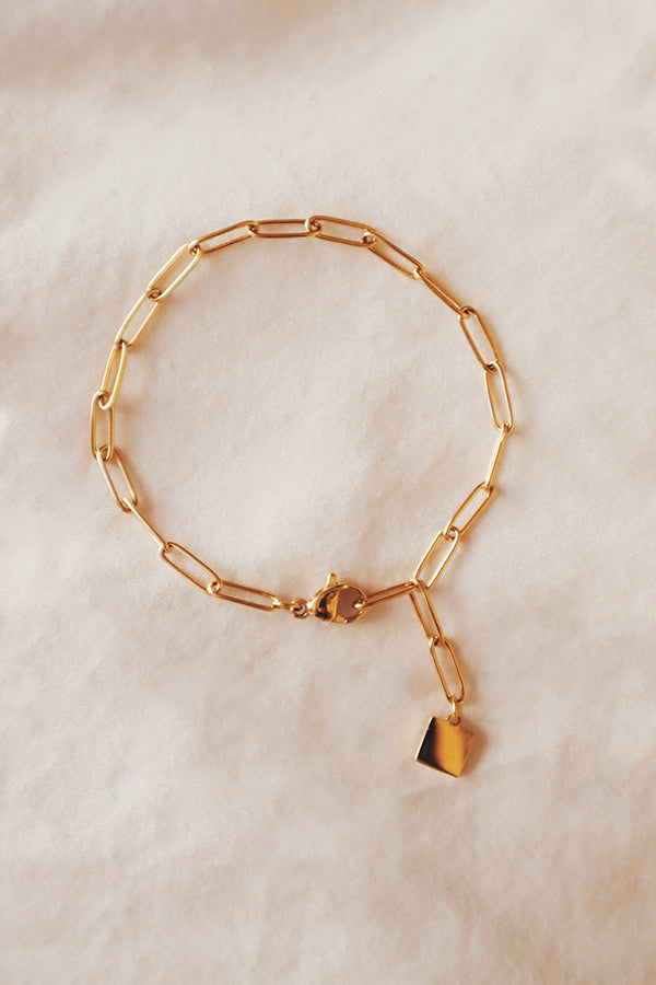 Close up of gold chian bracelet, perfect for daily looks