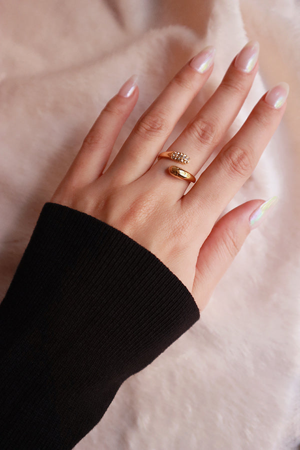 Woman in black dress wearing cz mosaicked gold ring