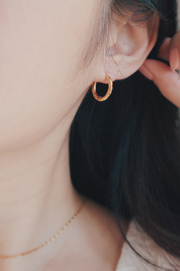 asian girl wearing gold hoops