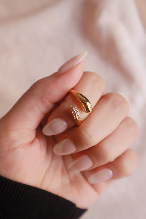 Details of SH&Co. cz gold ring