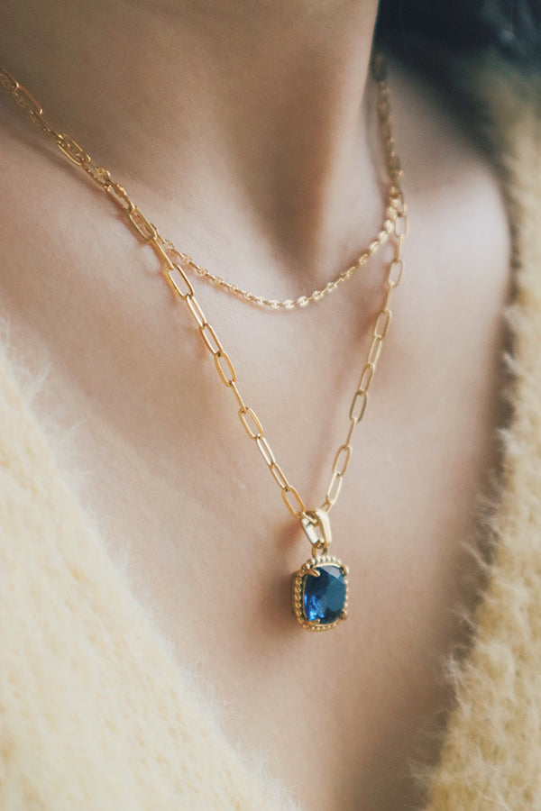 Sophisticated vintage-style cubic zirconia necklace with a luxurious gold-plated chain.