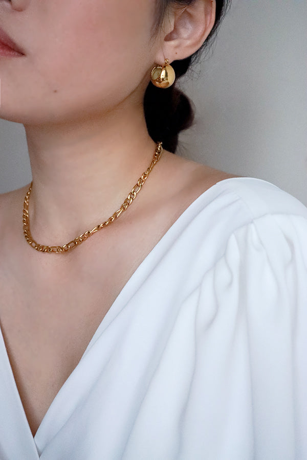 Woman in whit dress wearing ins trend gold jewelry