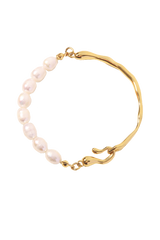 Pearl bracelet with white background