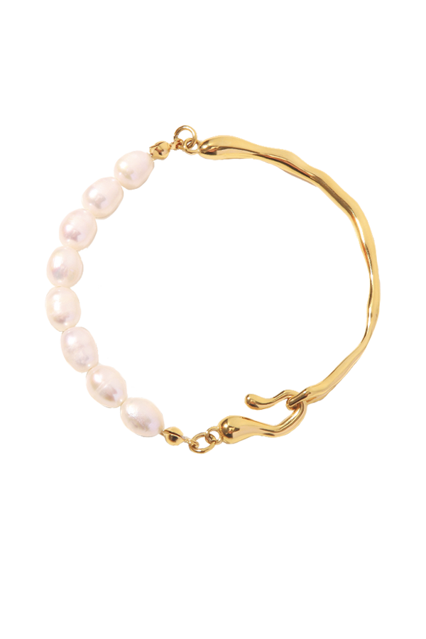 Pearl bracelet with white background