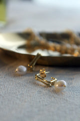 Fresh water pearl earrings from SH & Co.