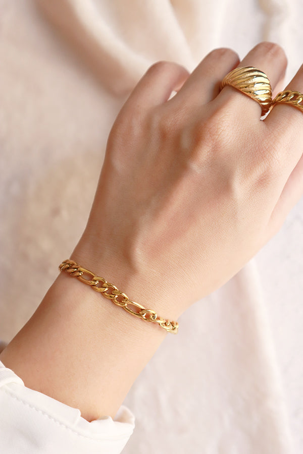 Woman showing a hand that wearing rings and a bracelet