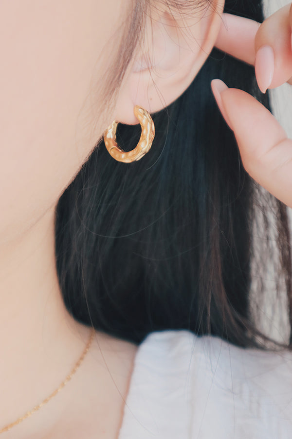 perfect hoop earrings for daily office looks