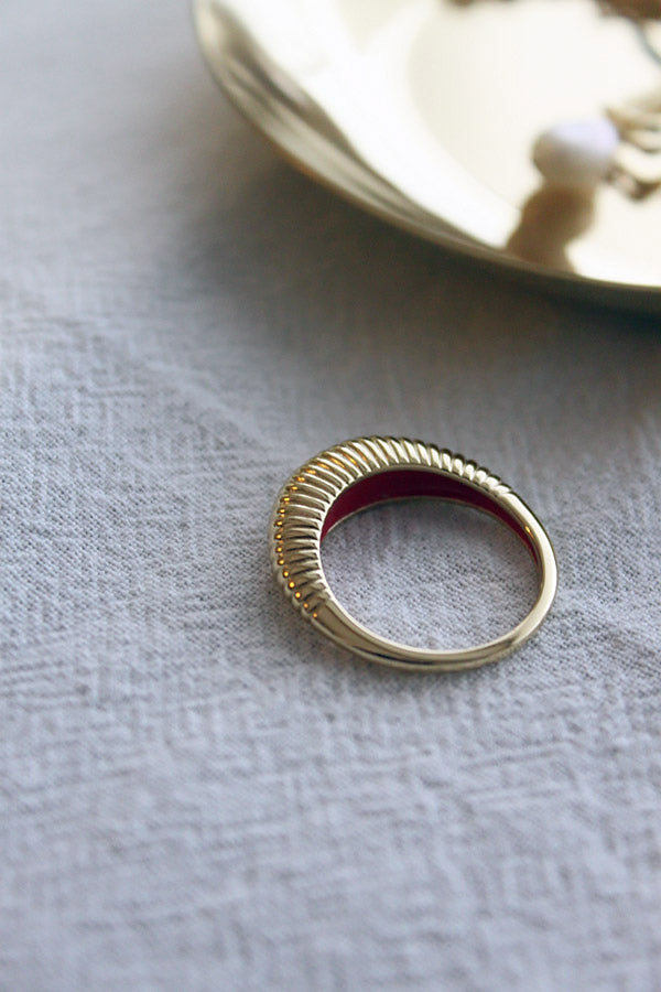 Duo tone ribbed gold ring