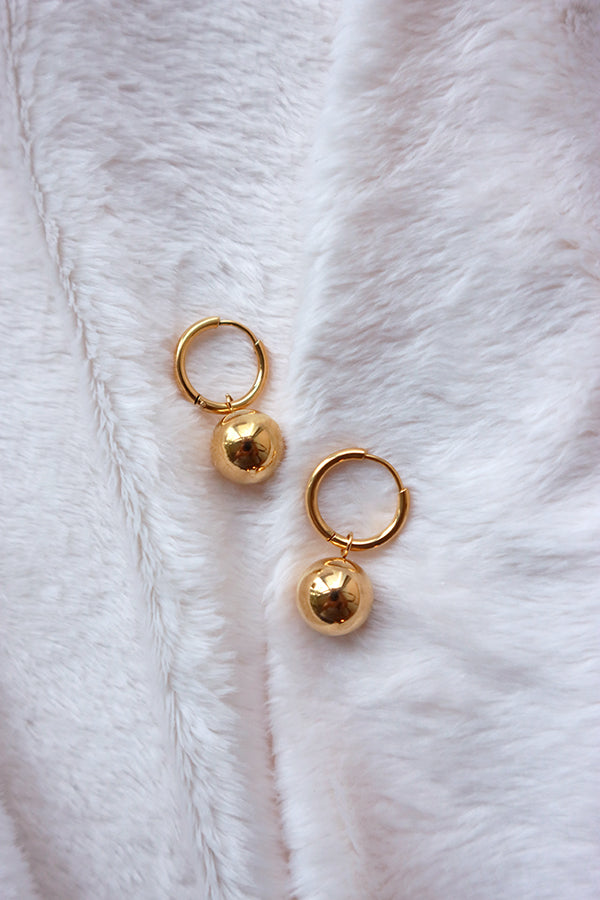 High quality stainless steel plated with 18k gold water proof earrings on the white blanket