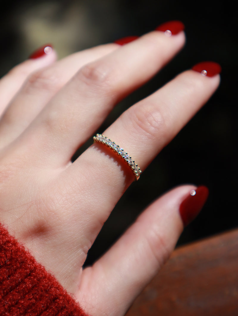 Model wearing high quality gold ring under the sunlight